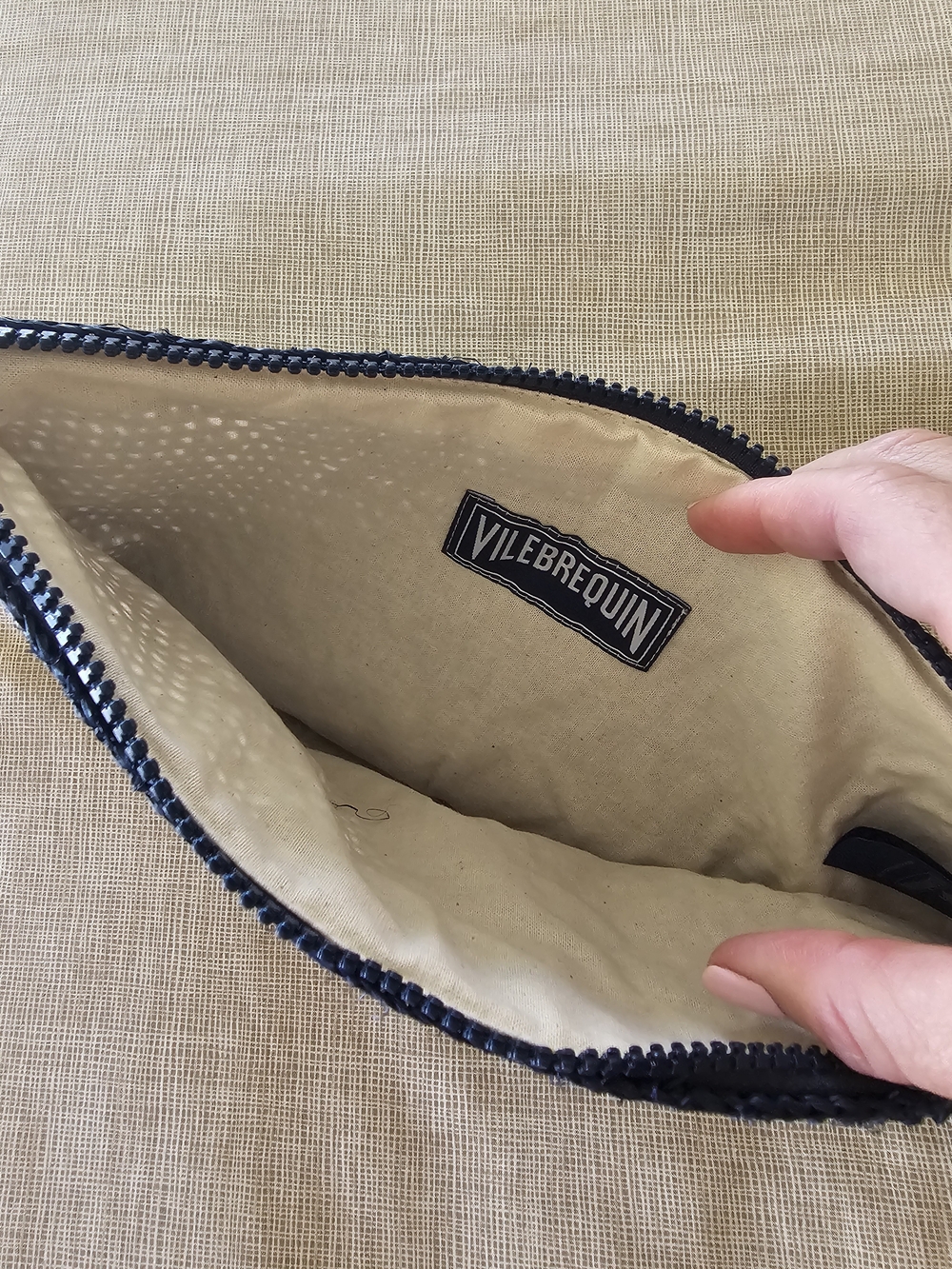 Vilebrequin Beach Chic Navy Raffia Pouch/Clutch with Sea Turtle Logo and Tassel - Picture 2 of 6